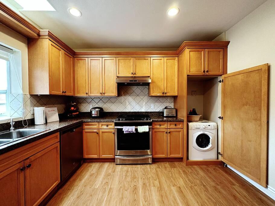 Super Cosy 8Bed & 6Bath In Vancouver Heart Near To Airport And Downtown Zewnętrze zdjęcie